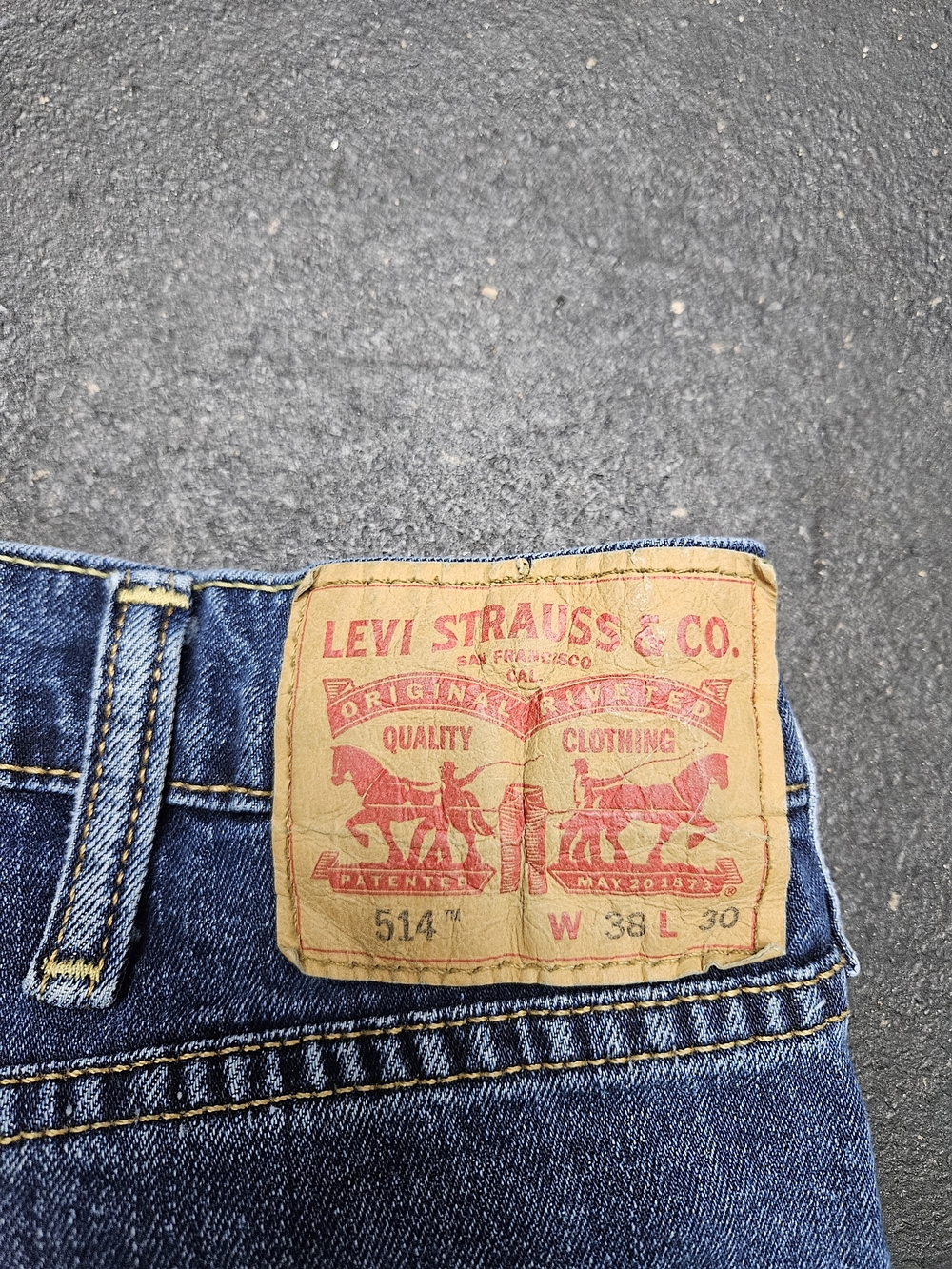 Levi's 514 Slim Straight Men's Jeans in Blue with Tan Patch